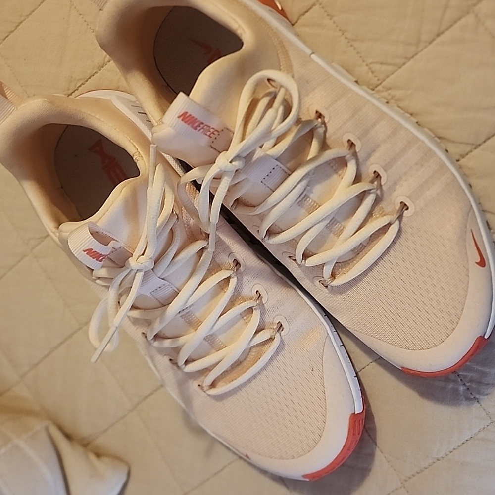 Nike Metcon Light Pink and Cream Trainers - Picture 2 of 7